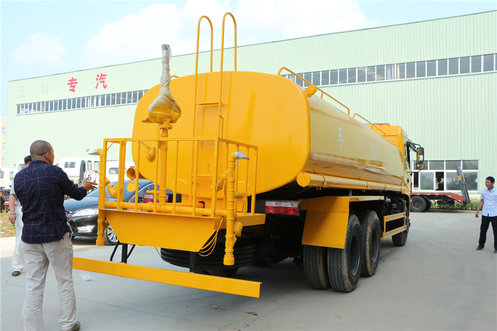 东风特商洒水车(20方)
