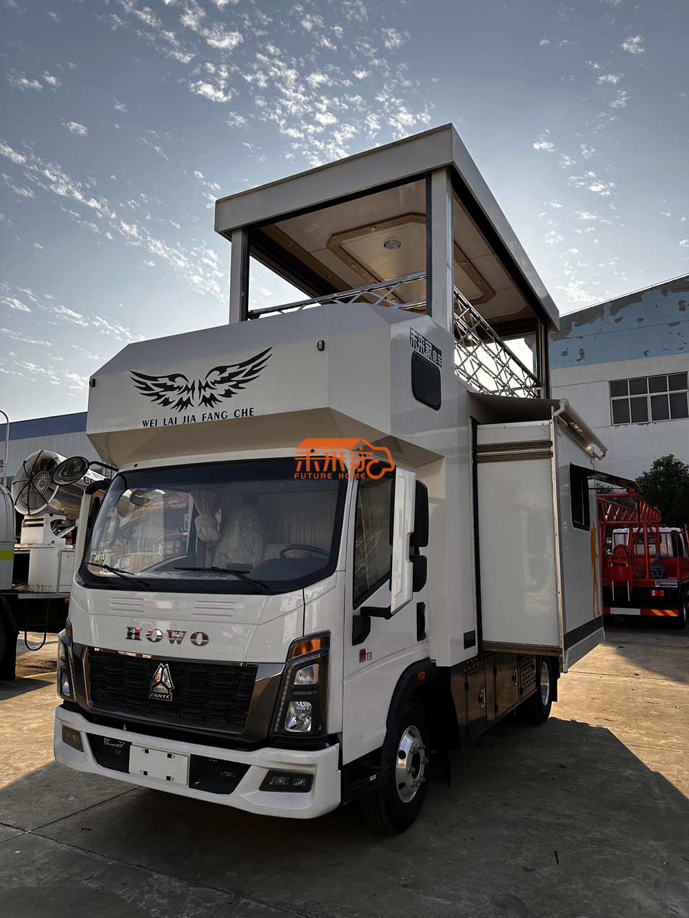 未来家房车(豪沃二层升顶带拓展房车)